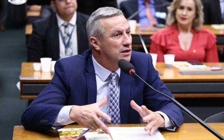 Comissão aprova projeto que cria marco legal para combater milícia privada