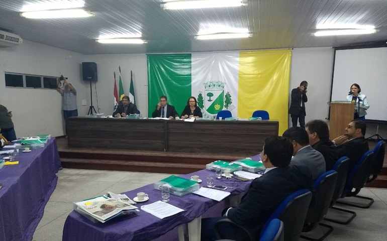 Legislativo de Arapiraca vai convocar Teófilo para explicações sobre calote