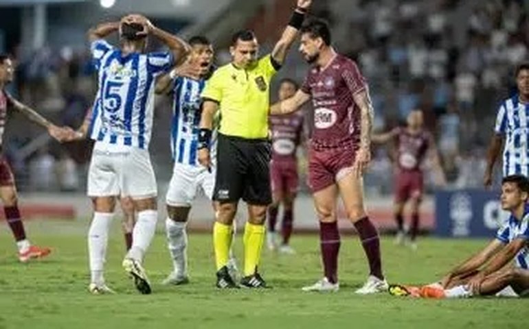 CSA é derrotado pelo líder Caxias em jogo eletrizante com cinco gols no Rei Pelé
