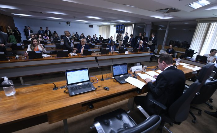 Augusta Brito (esq), relatora: apoio e subscrevo um novo projeto que abarque os órfãos de outros tipos de violência