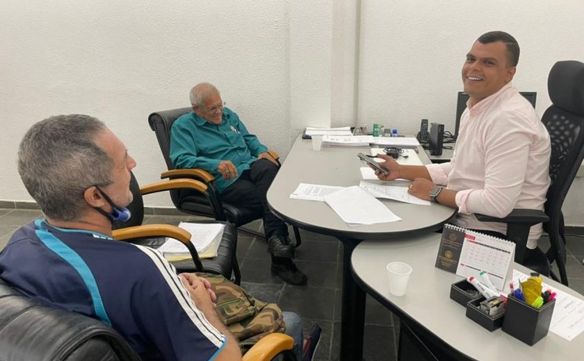 Superitendente de Iluminação recebe representantes do bairro Ponta Grossa