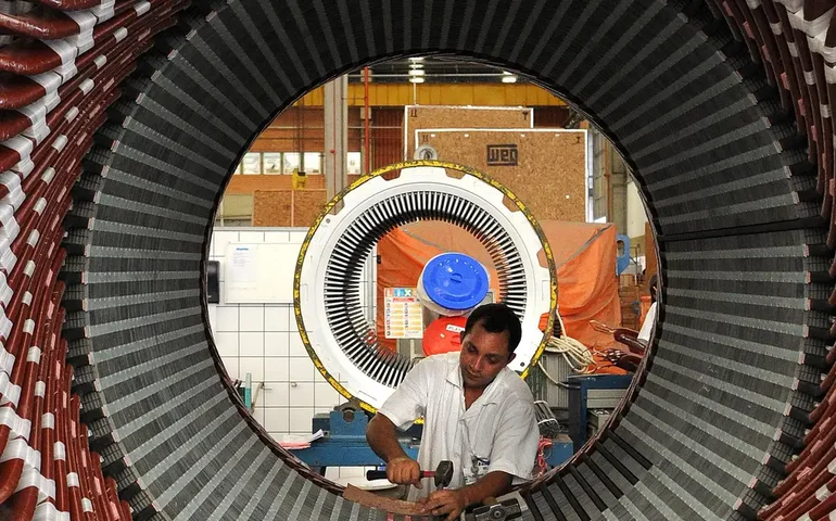 PMI de serviços dos EUA recua para 54,1 em novembro, aponta S&P Global