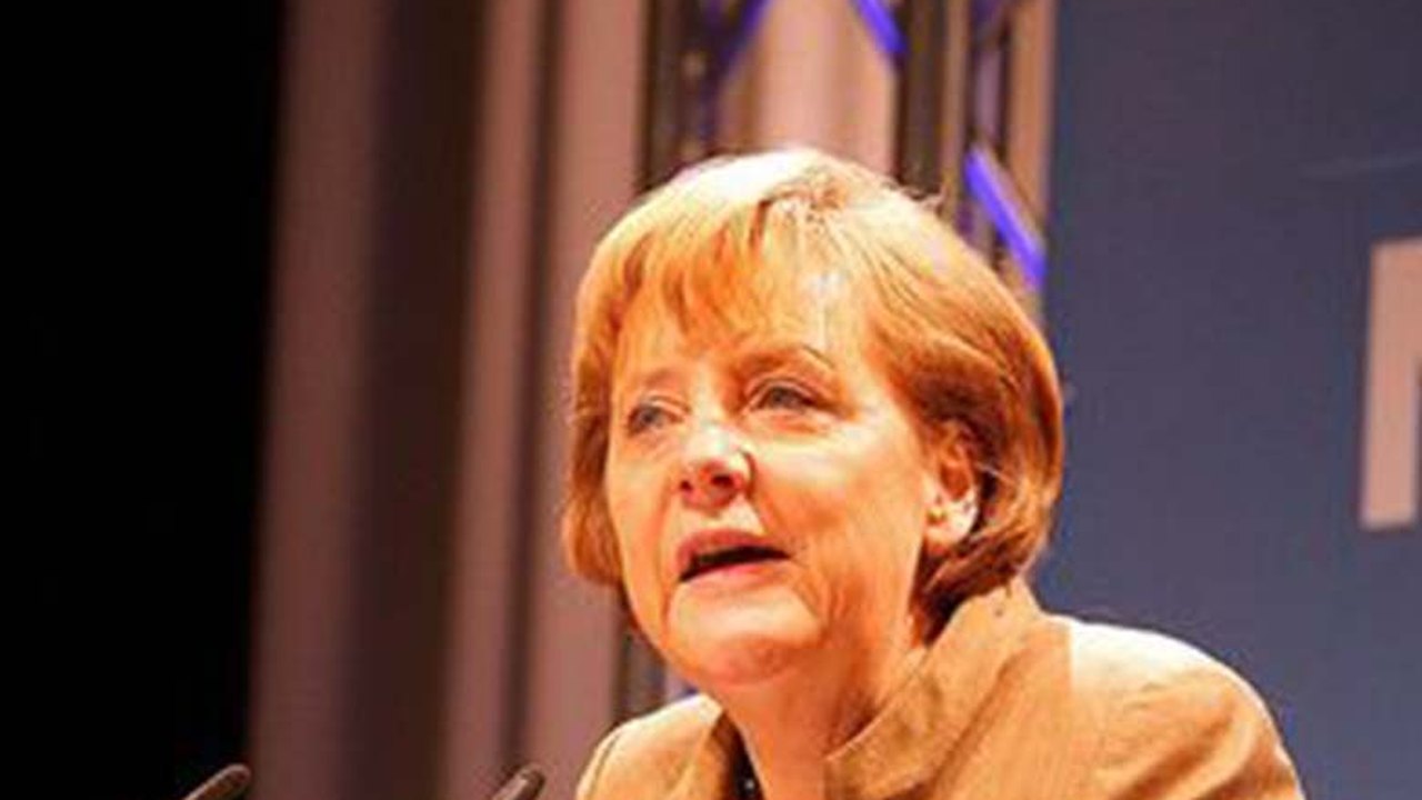 Angela Merkel e François Hollande tentam travar crise migratória