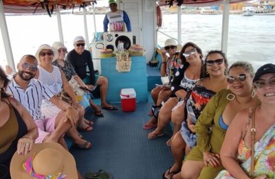 Grupo de turistas da Schultz aproveita belezas históricas de Penedo