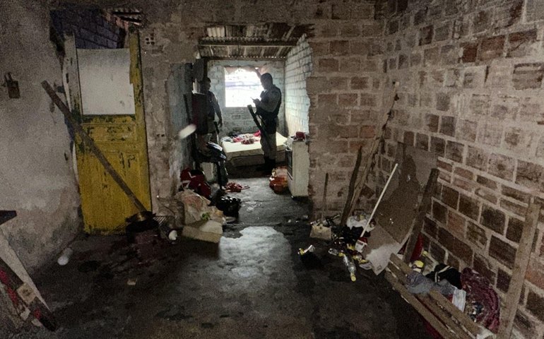 PM resgata mulher mantida em cárcere pelo ex-companheiro no Jacintinho