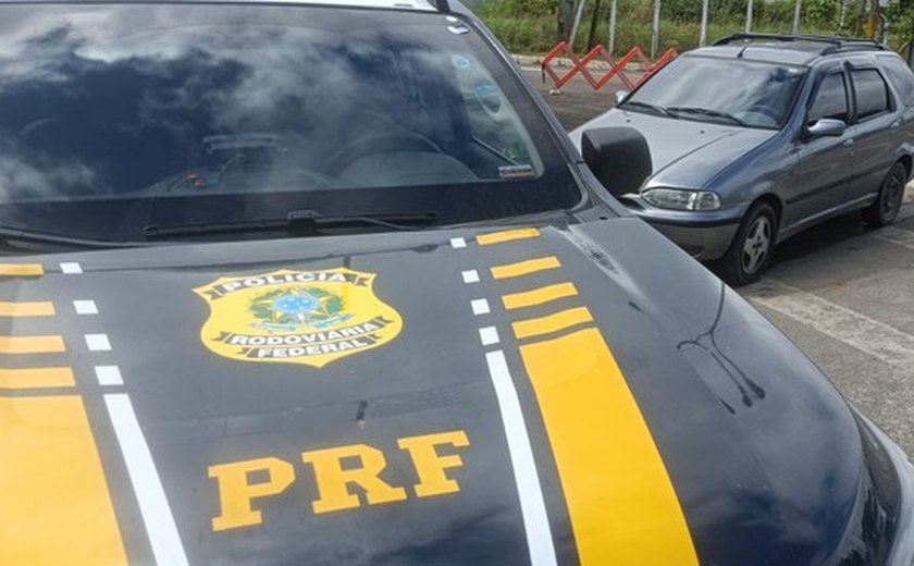 Carro furtado em Alagoas é recuperado pela PRF em Garanhuns