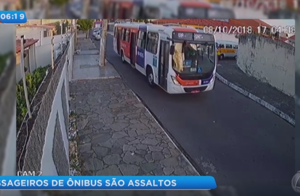 Três jovens são presos suspeitos de assalto a ônibus