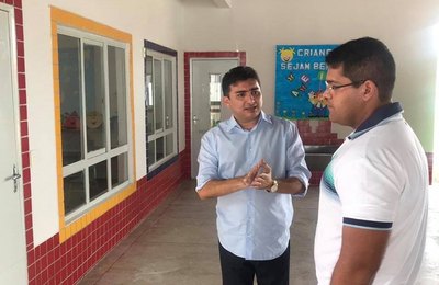Prefeito Zé Adelson vistoria unidades e encontra com pais e funcionários na volta às aulas de ODG