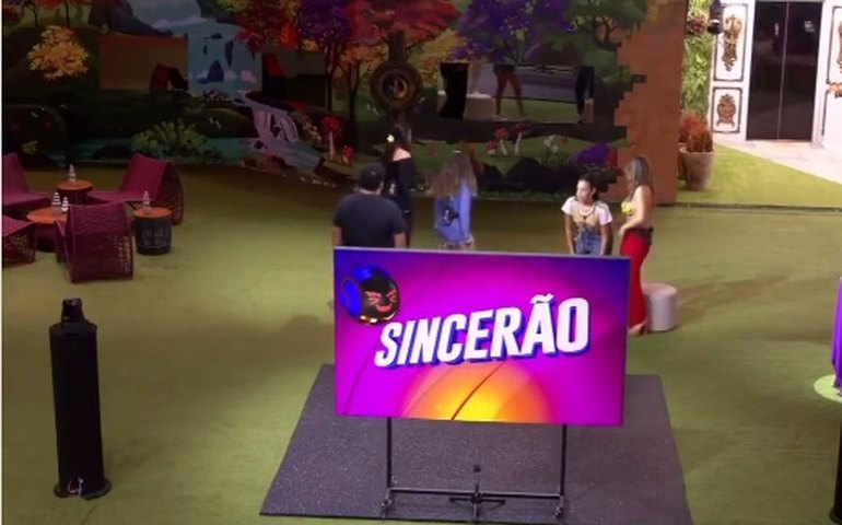 Madrugada do 'BBB 24' tem 'DR' e trégua inesperada entre adversários