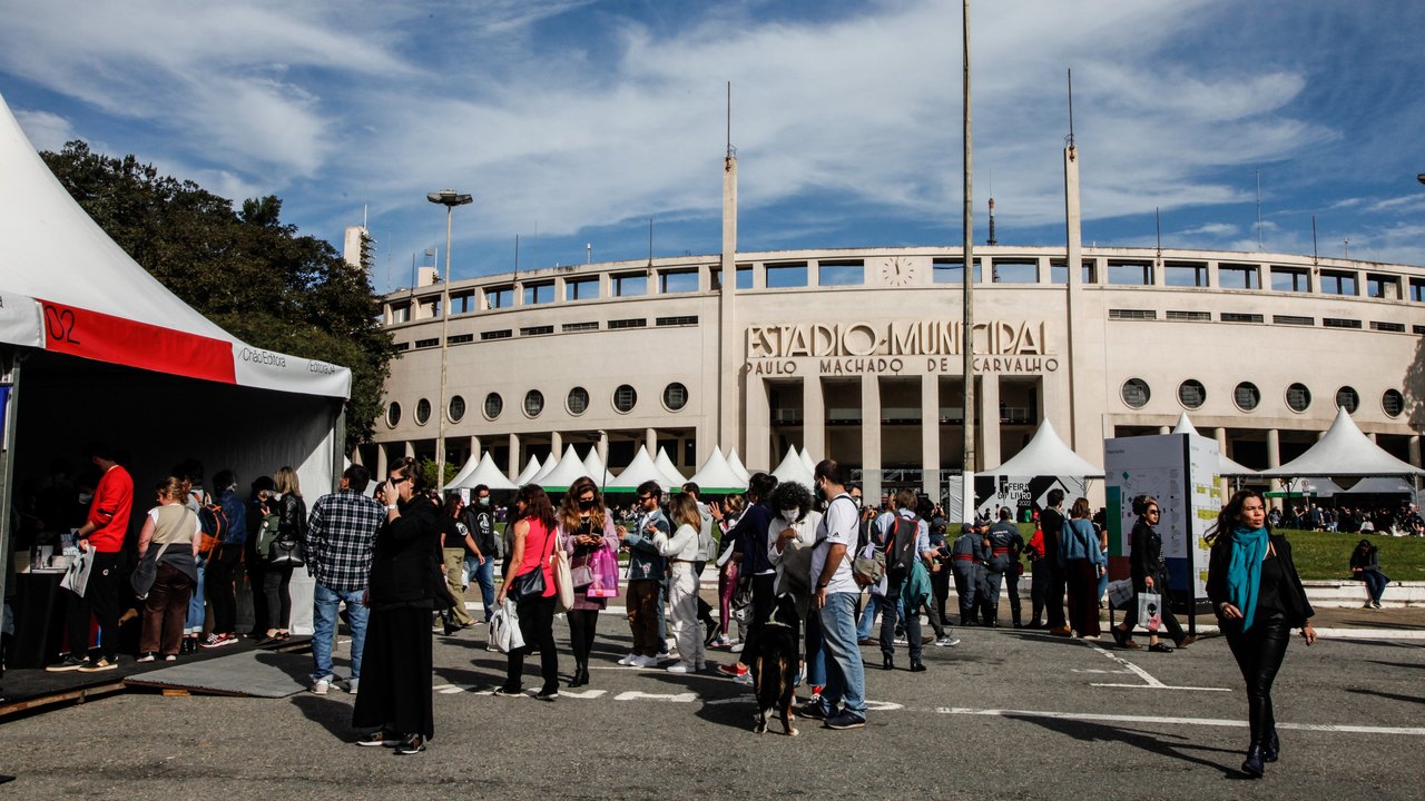Com 60 autores, A Feira do Livro volta ao Pacaembu