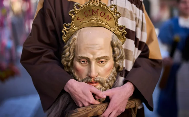 Espanha inicia a Semana Santa com procissões, ramos de palmeira e rostos familiares