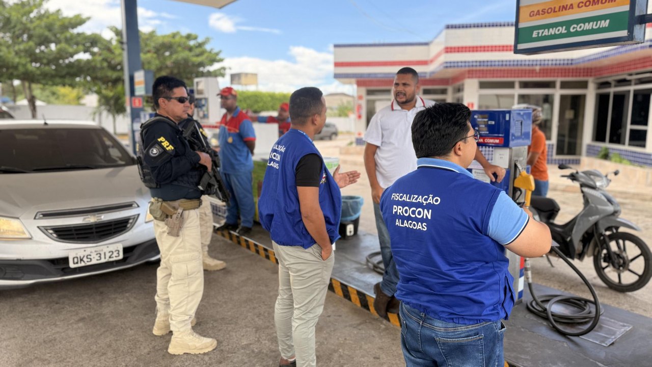 Procon Alagoas intensifica operações em postos de combustíveis com apoio da PRF