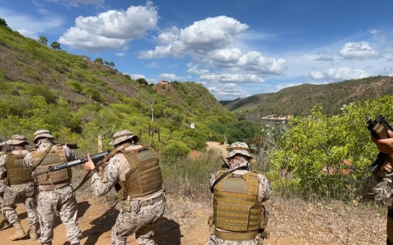Treinamento das forças de segurança em Piranhas simula perseguição a criminosos e ataque a carro-forte