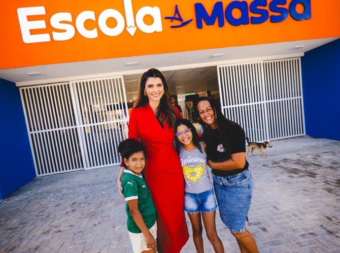 Marina Candia participa da entrega da Escola Massa no Novo Jardim