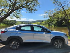 Fiat Fastback 2026 aposta na eletrificação leve para crescer no mercado - Divulgação (31).jpeg 