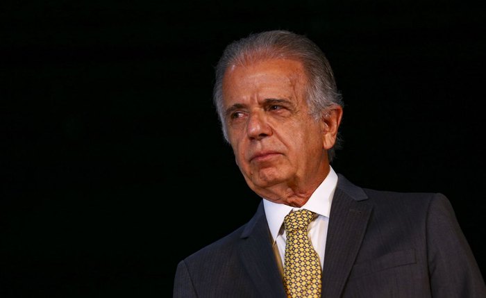 Ministro da Defesa pede nomes de militares que se reuniram com hacker