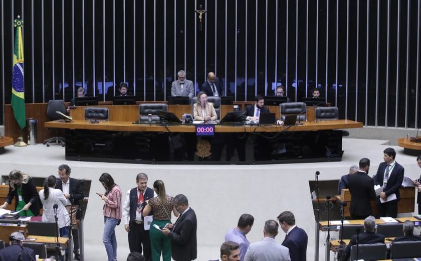 Câmara aprova pensão vitalícia e indenização às pessoas com deficiência permanente associada ao Zika vírus