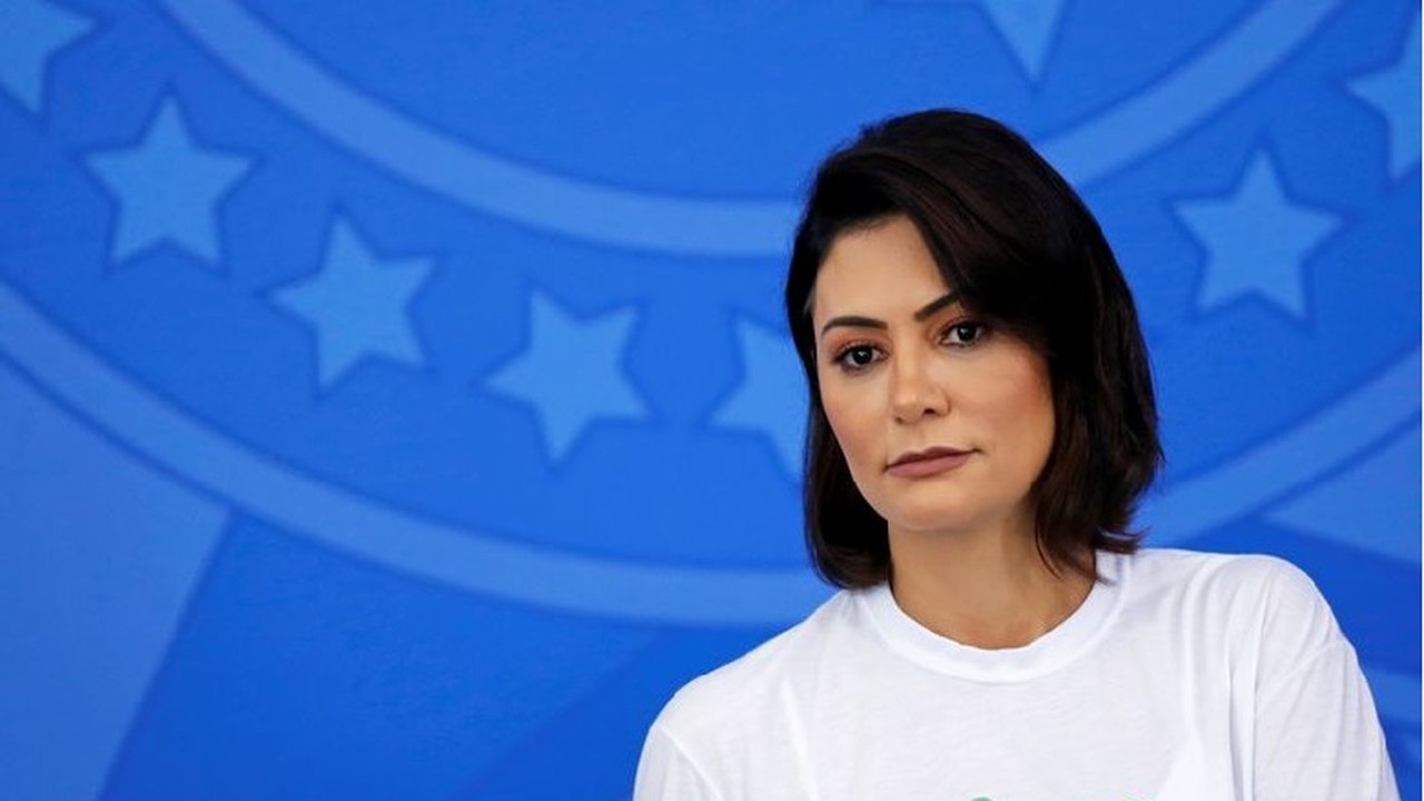 Notas fiscais revelam viagens de Michelle Bolsonaro, Carlos e Jair Renan