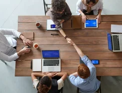 Programas de mestrado da UNIALFA estimulam pesquisa aplicada, desenvolvimento de competências profissionais e integração entre teoria e prática.png 