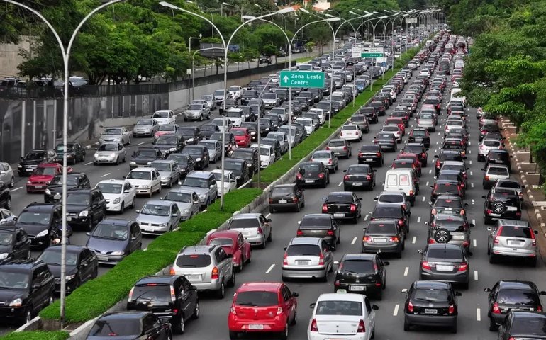 SP define calendário para suspensão do rodízio de veículos