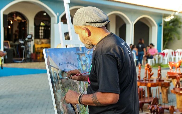 Prefeitura realiza nova edição da Feira na Avenida e movimenta arte e empreendedorismo locais