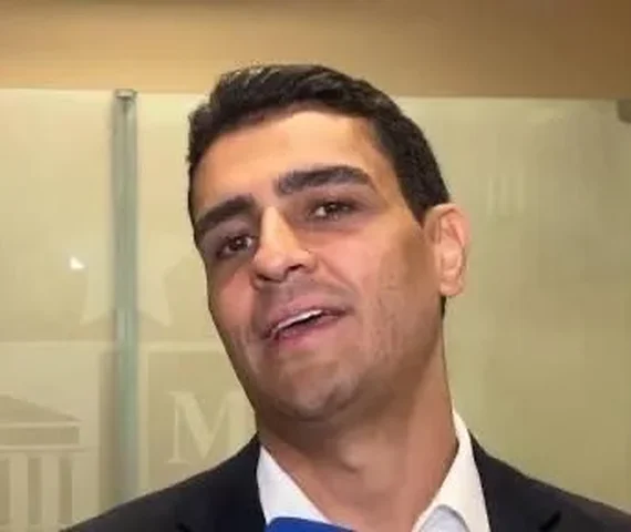 Justiça condena JHC por propaganda antecipada nas redes sociais