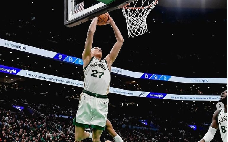 Bucks levam dura virada, Celtics atropelam e líderes do Oeste vencem na NBA