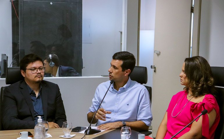 Steve Martin anuncia estreia da 3ª temporada de 'Only Murders in The Building'