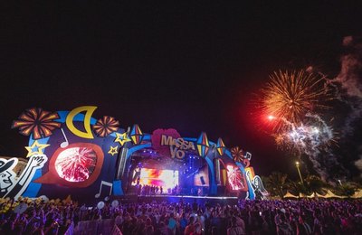 Primeira noite do São João multicultural reúne multidão no Jaraguá