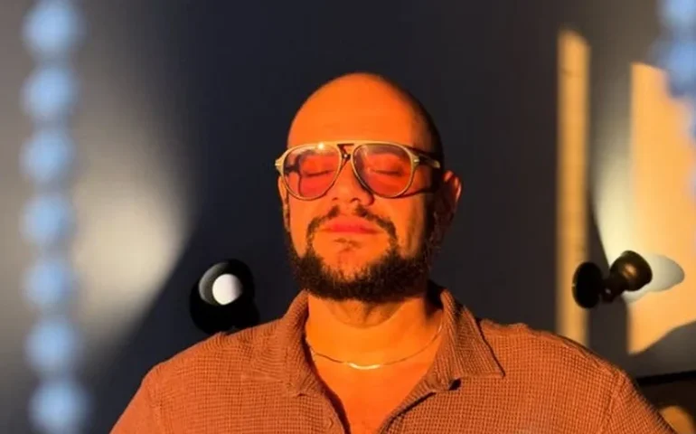 Gominho visita cachoeira e diz ter sentido presença de Preta Gil: 'Senti o perfume dela'