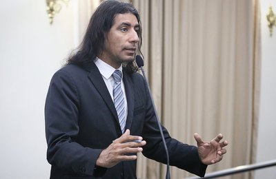 Lobão agradece empenho do Governo para criação de clínica veterinária pública