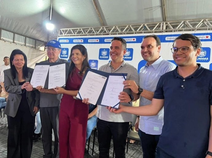 Ao lado do governador Paulo Dantas, prefeita Marcela Gomes inaugura importantes obras para  Novo Lino