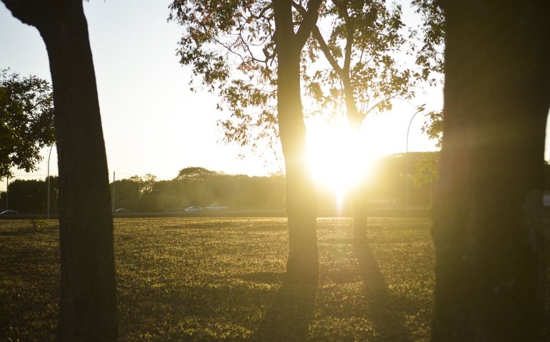 Inmet alerta para grande perigo de umidade abaixo de 12% no Centro-Oeste e Sudeste