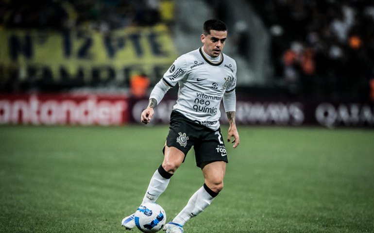 Fagner volta a treinar e Giovane vira baixa por lesão no Corinthians