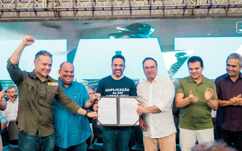 Paulo Dantas inaugura trecho da duplicação da rodovia AL-220 em Batalha