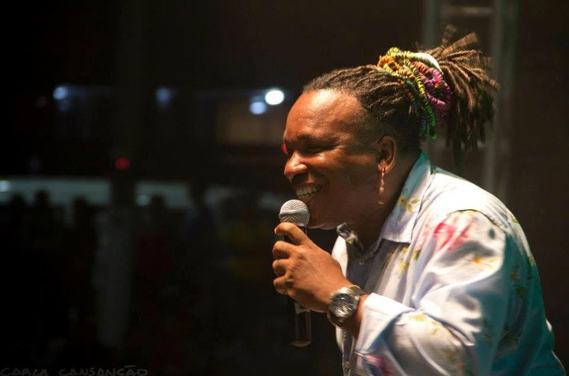 Quintas no Poço recebe Igbonan Rocha homenageando sucessos do samba