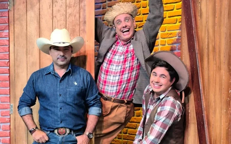 Sula Miranda anima o Terra da Padroeira com seus sucessos