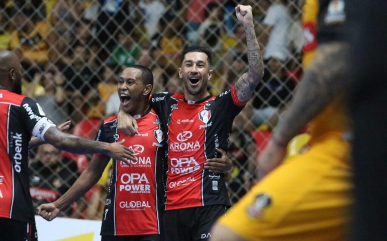 Atlântico vence Joinville com 2 gols nos segundos finais e é campeão da Liga Nacional de Futsal