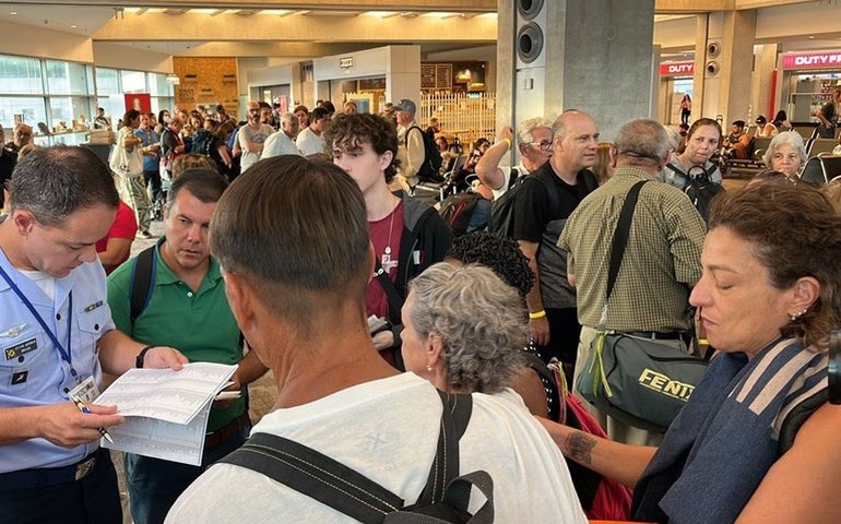 Quarto voo de repatriação, com 207 brasileiros e quatro pets, decola de Tel Aviv rumo ao Rio