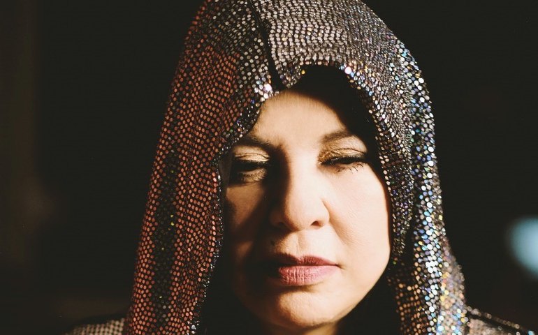 Roberta Miranda lança a música Perigosa e Linda