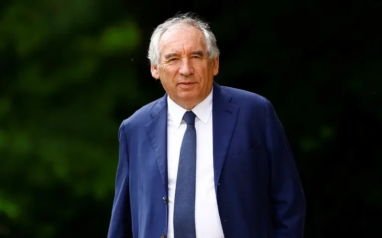 Premiê francês reforça proposta de cortes de gastos dizendo que são 'esforços suportáveis'