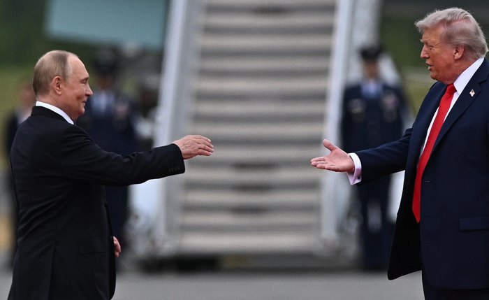 Trump acredita que Ucrânia deve aceitar trégua com termos da Rússia como base Trump acredita que Ucrânia deve aceitar trégua com termos da Rússia como base