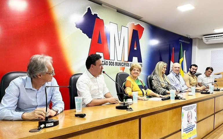 Prefeito Jorge Galvão participa do encerramento do curso da nova Base Nacional Comum de Competência do Diretor Escolar