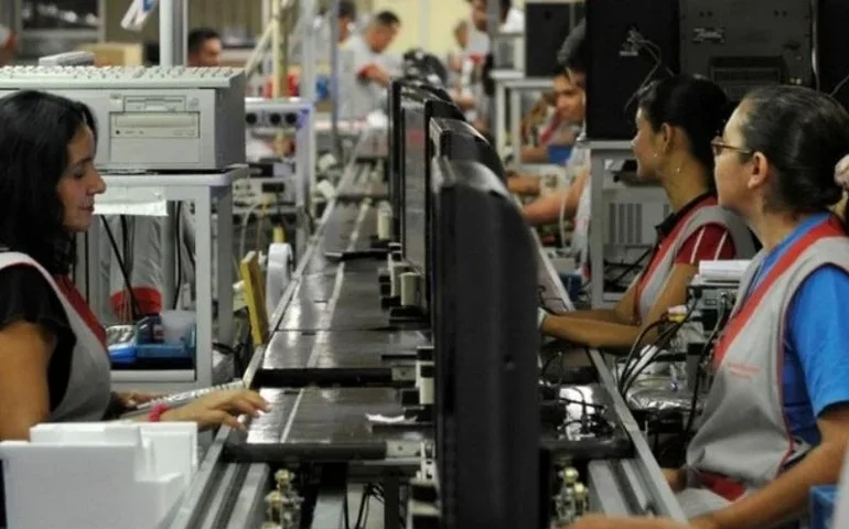 Polo Industrial de Manaus inicia 2026 com alta na produção de TVs impulsionada pela Copa do Mundo