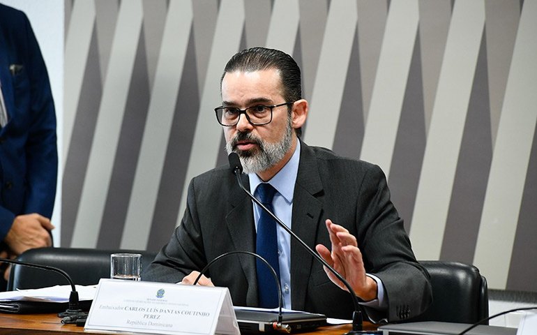 Plenário confirma indicado a embaixada na República Dominicana