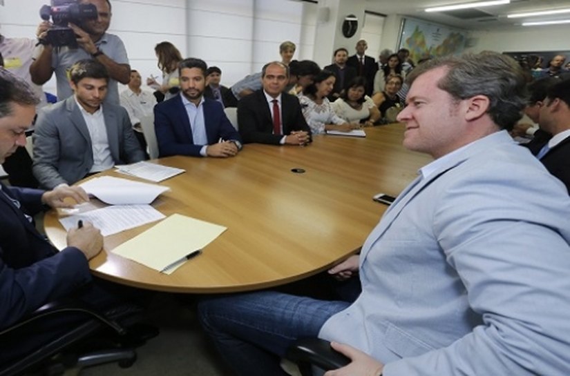 Renan Filho viabiliza investimentos para o turismo, junto com caixa econômica
