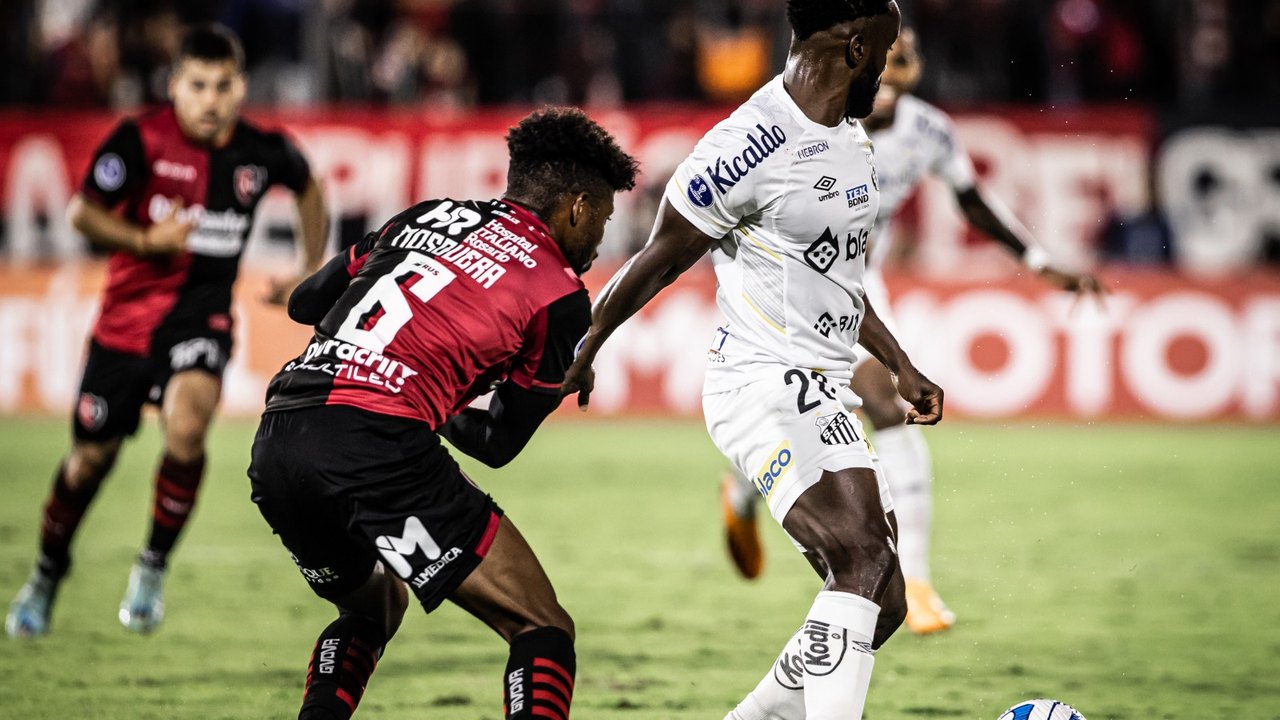 Santos leva gol no fim do Newell's Old Boys e sofre primeiro revés na Sul-Americana