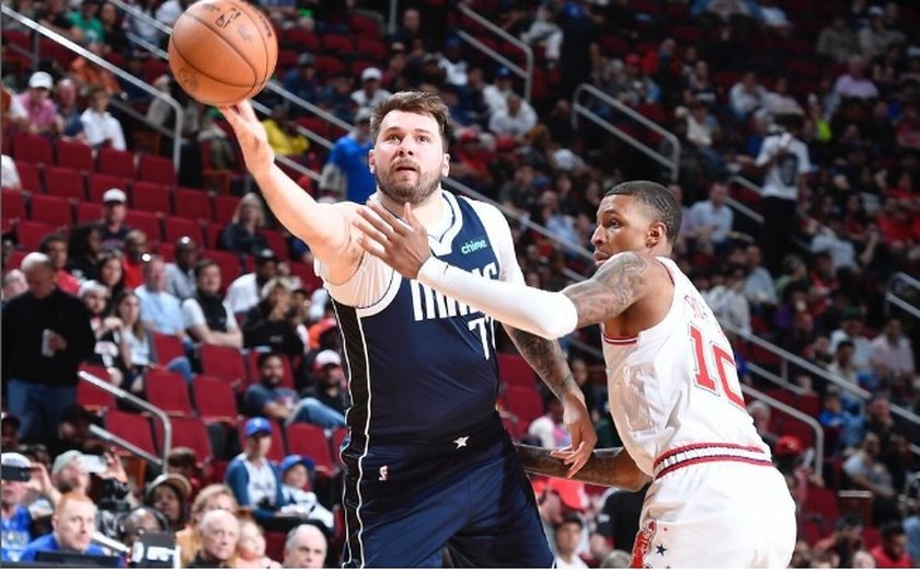 Doncic e Irving combinam para 72 pontos, Dallas arrasa Timberwolves e decide NBA com os Celtics