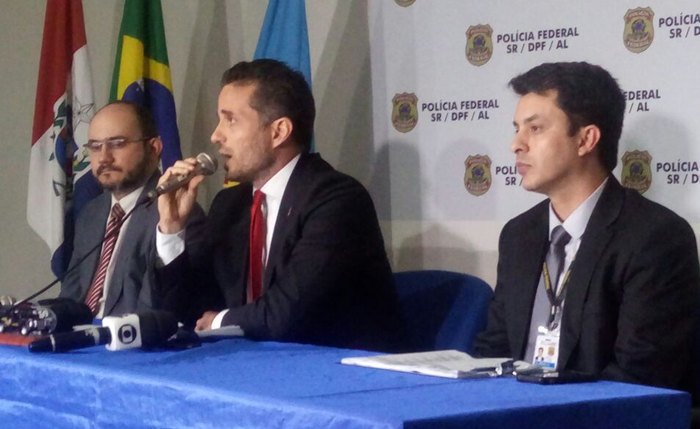 Superintendente da PF e delegados durante coletiva. Foto: Valdete Calheiros