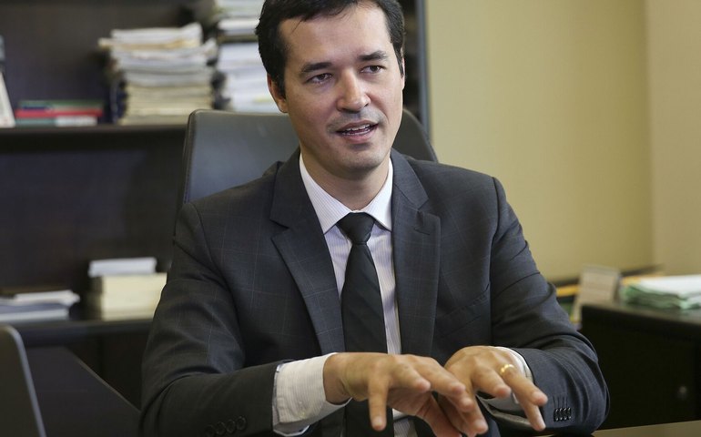 PowerPoint de Dallagnol: ex-procurador é condenado a pagar R$ 135 mil a Lula em até 15 dias
